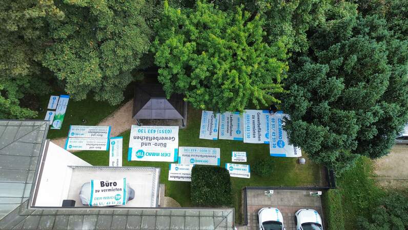 Plane sucht Zaun....Klassische Werbung noch aktuell? Plane sucht Zaun....Klassische Werbung noch aktuell?